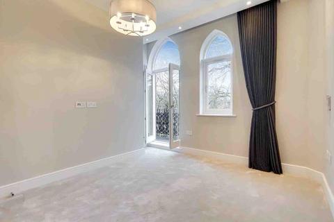 4 bedroom apartment to rent, Fitzjohn's Avenue, London NW3