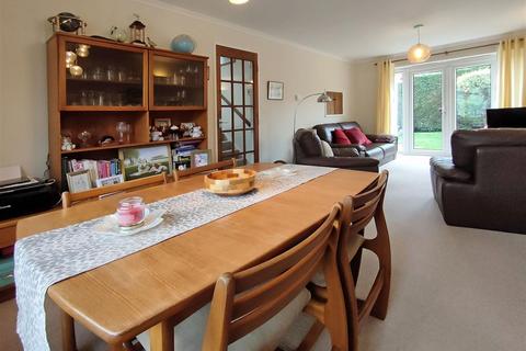 15 Cavalier Close, Midhurst, GU29 9QW