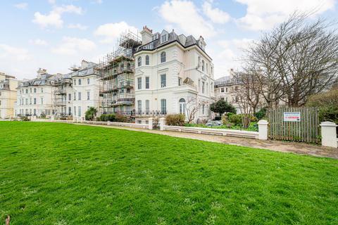 2 bedroom apartment for sale - Clifton Crescent, Folkestone, CT20