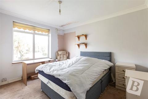 4 bedroom semi-detached house for sale, Burnway, Hornchurch, RM11