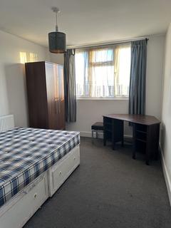 5 bedroom flat share to rent - Strone Road, London E12