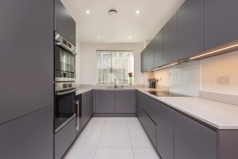 4 bedroom terraced house to rent, Rennie Street, London