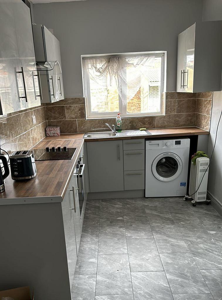 Room 4, 316 Dunstable Road, Luton,Bedfordshire,LU