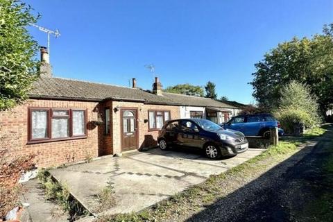 2 bedroom bungalow for sale - Heathwood Gardens, Swanley, Kent, BR8 7HW