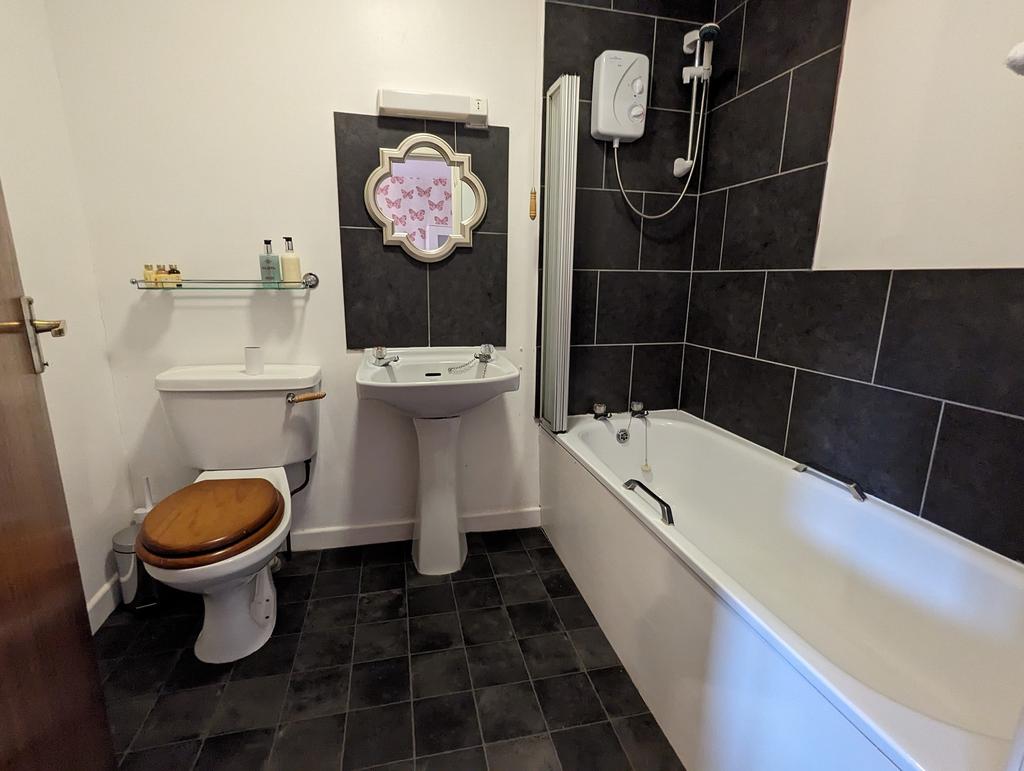 En Suite Bathroom