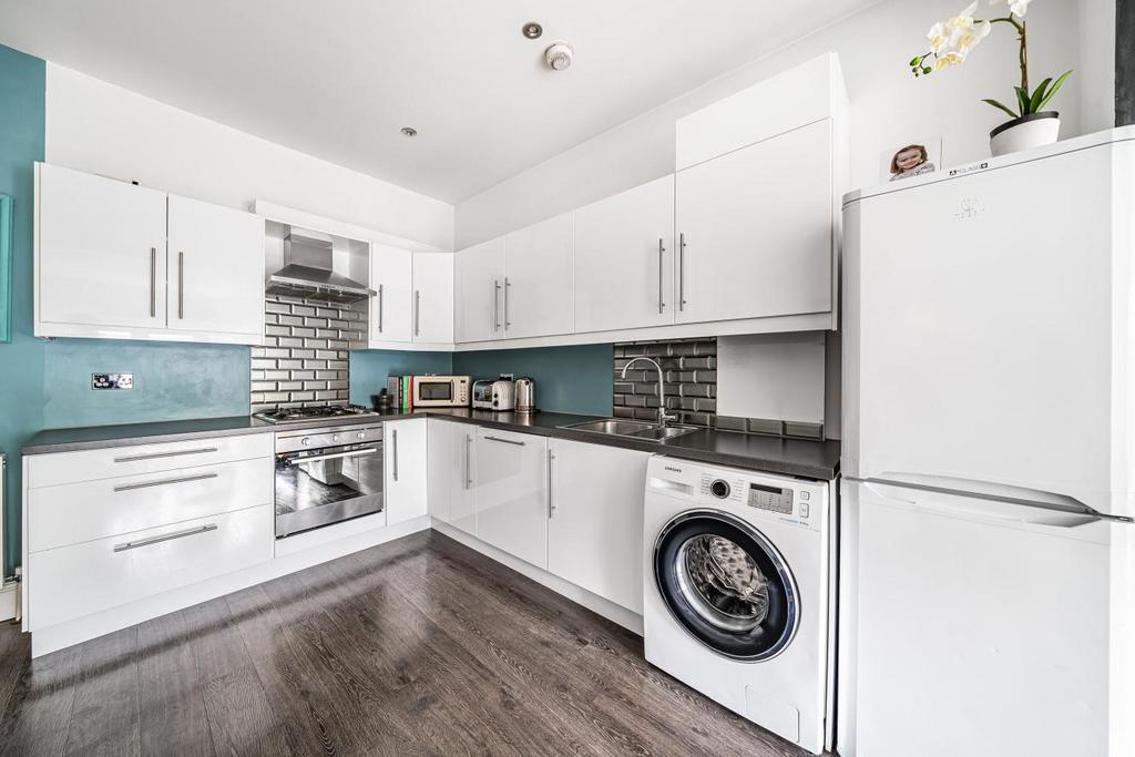 Netherbury Road, Ealing 2 bed flat for sale £500,000