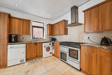 92 Alyth Crescent, Clarkston, Glasgow, G76 8PB