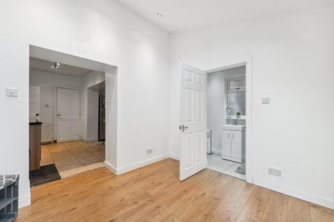 92 Alyth Crescent, Clarkston, Glasgow, G76 8PB