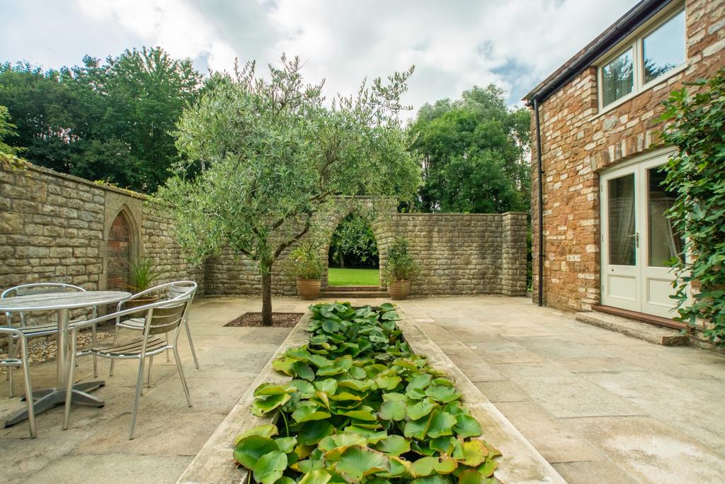 Dining Courtyard