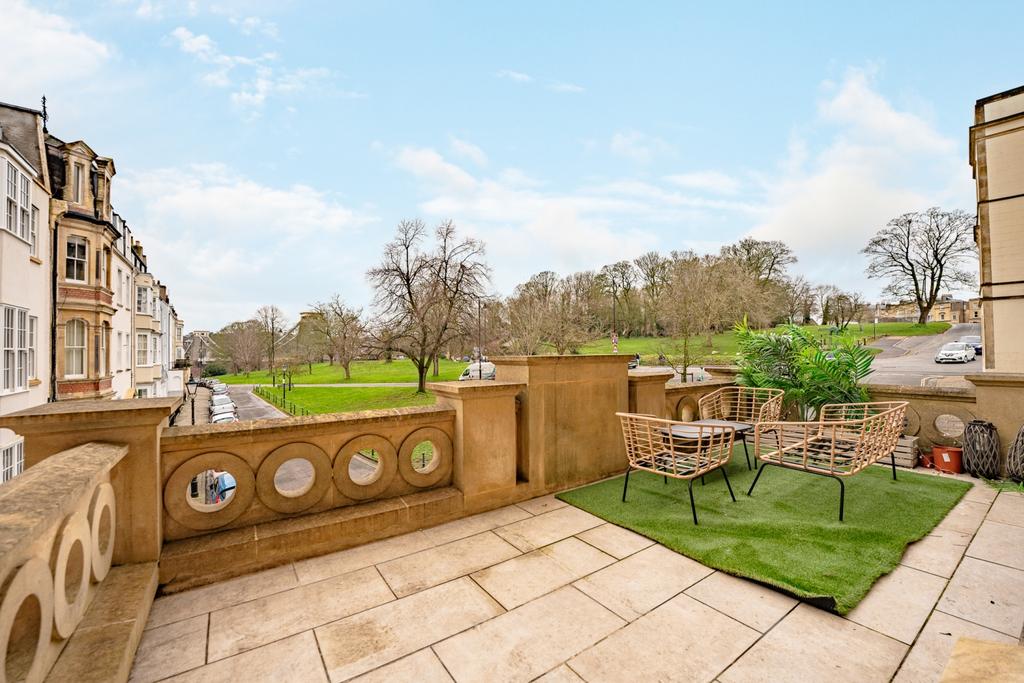 Apartment in Bristol - View 3