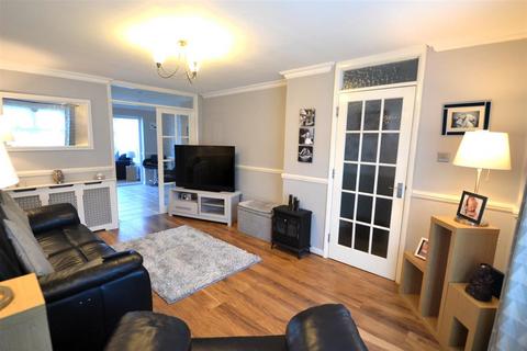 9 Ruscombe Way, Feltham, TW14 9NY