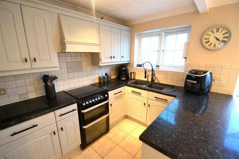 9 Ruscombe Way, Feltham, TW14 9NY