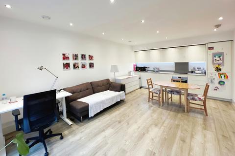 2 bedroom flat to rent - Lyon Road, HA1