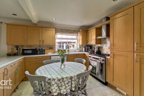 17 Brooklands Rise, Brantham, Manningtree, CO11 1TU