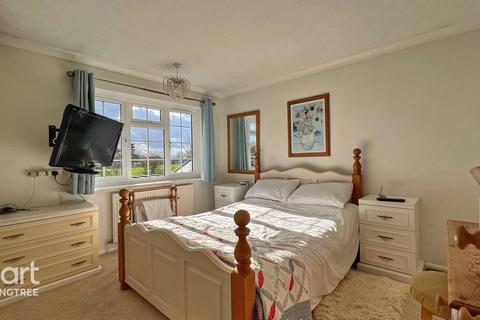17 Brooklands Rise, Brantham, Manningtree, CO11 1TU