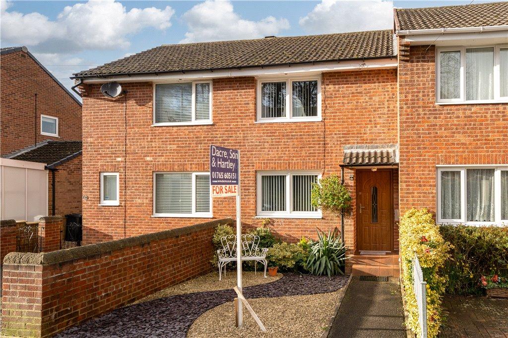 Moorside Dale, Ripon, HG4 2 bed terraced house £220,000