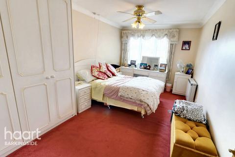 1 bedroom apartment for sale, Limewood Court, Redbridge