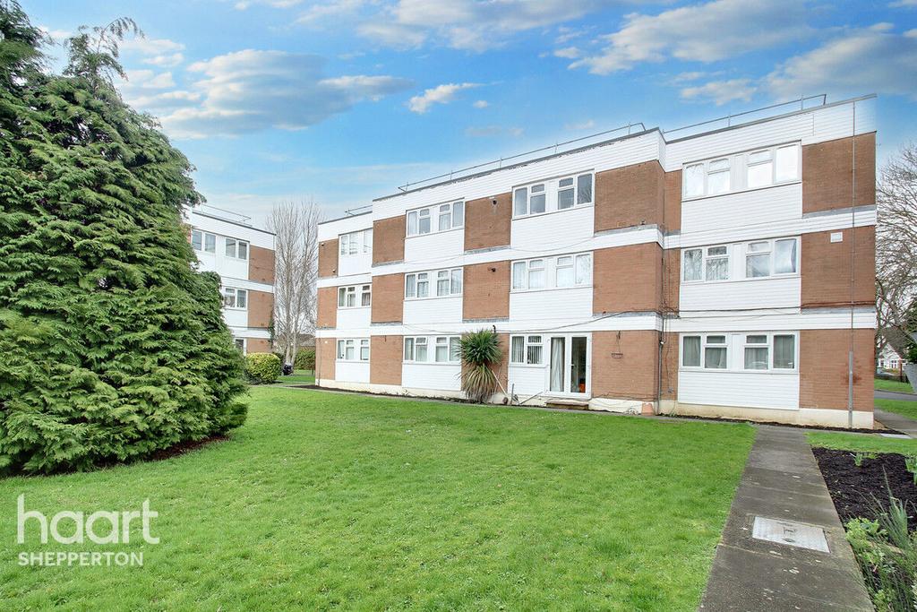 Laleham Road, STAINESUPONTHAMES 2 bed apartment for sale £260,000