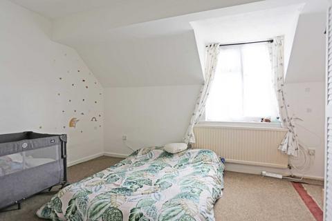 2 Woodget Close, London, E6 5TE