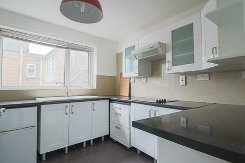 2 bedroom flat for sale, Moorland Road - Spacious Freehold Flat