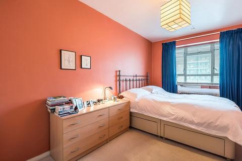 2 bedroom flat for sale, Churchill Gardens, London SW1V