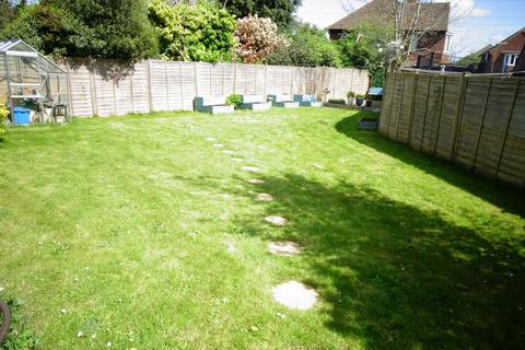 16 Kent Close, Staines-upon-thames, TW18 1PL