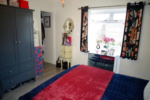 16 Kent Close, Staines-upon-thames, TW18 1PL