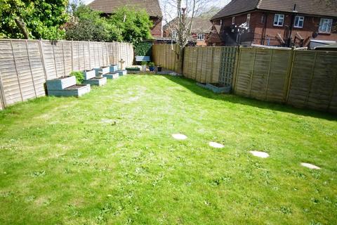 16 Kent Close, Staines-upon-thames, TW18 1PL