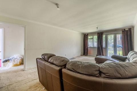 2 bedroom flat for sale, Westfield Park, Hatch End, Pinner, HA5