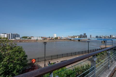 4 bedroom penthouse to rent - Smugglers Way, Wandsworth, London, SW18