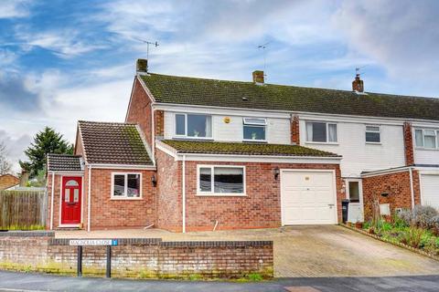 3 bedroom terraced house for sale, Magnolia Close, Drakes Broughton, Pershore, Worcestershire, WR10 2AZ