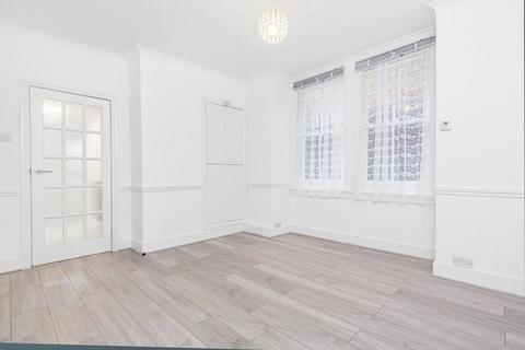 2 bedroom flat to rent, Coverton Road, Tooting, London, SW17