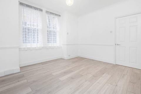 2 bedroom flat to rent, Coverton Road, Tooting, London, SW17
