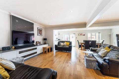 4 bedroom semi-detached house for sale - Broad View, Kingsbury, London, NW9