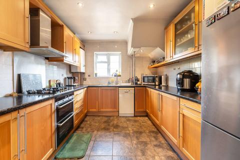 4 bedroom semi-detached house for sale, Broad View, Kingsbury, London, NW9