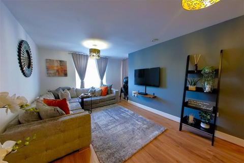 1 bedroom flat for sale - Pretoria Road, Chertsey, Surrey, KT16 9AZ