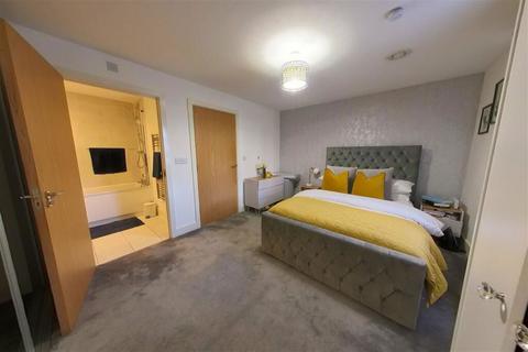 1 bedroom flat for sale, Pretoria Road, Chertsey, Surrey, KT16 9AZ