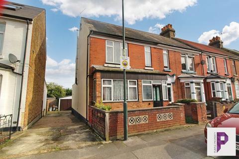 3 bedroom end of terrace house for sale, Valley Road, Kent, ME7