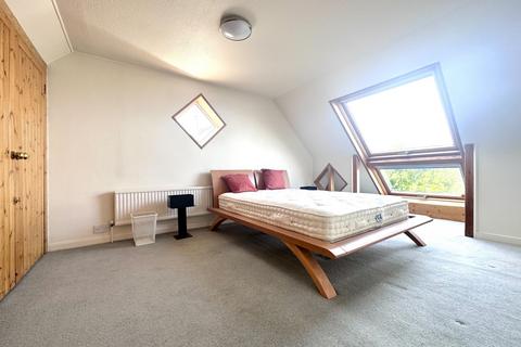 4 bedroom chalet to rent, Valkyrie Avenue, Whitstable CT5