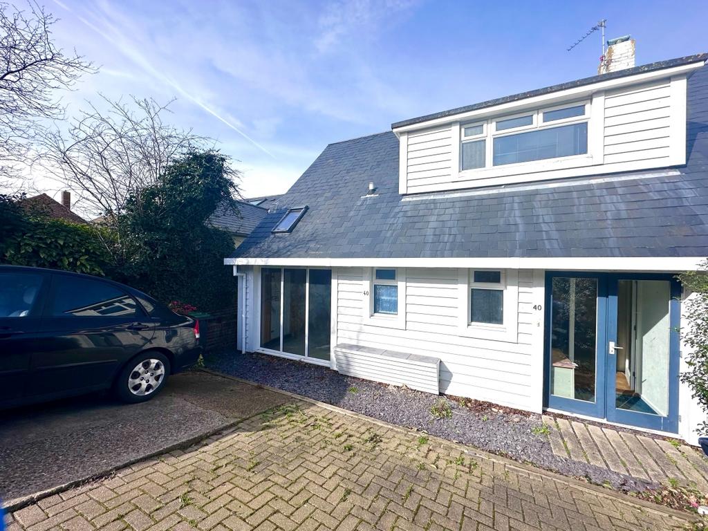Valkyrie Avenue, Whitstable CT5 4 bed chalet £2,200 pcm (£508 pw)