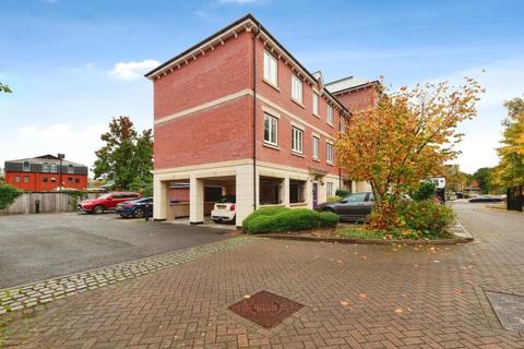 18 Collingtree Court, Solihull, B92 7HU