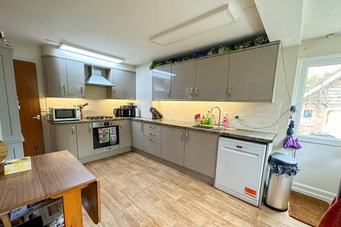 6 Wharf Road, Wraysbury, Staines-upon-thames, TW19 5JQ