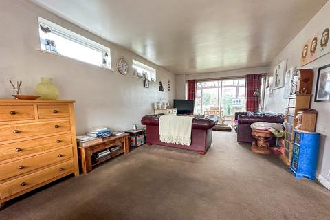 6 Wharf Road, Wraysbury, Staines-upon-thames, TW19 5JQ