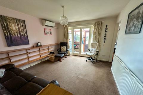 6 Wharf Road, Wraysbury, Staines-upon-thames, TW19 5JQ