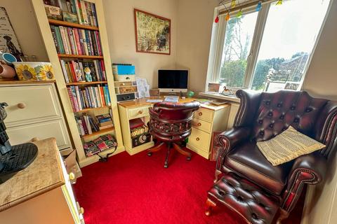 6 Wharf Road, Wraysbury, Staines-upon-thames, TW19 5JQ