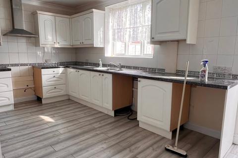 3 bedroom terraced house to rent, Kennet Green, South Ockendon