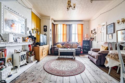 1 bedroom flat for sale, Gunton Cliff, Lowestoft