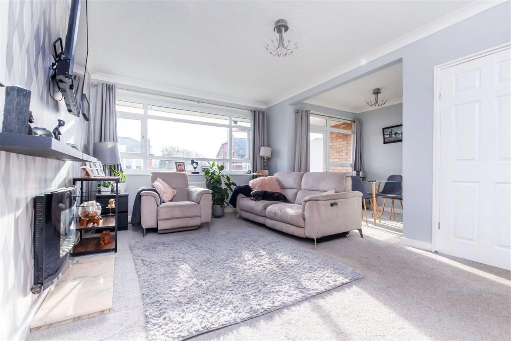 Victoria Court, Southport PR8 2 bed flat for sale £150,000