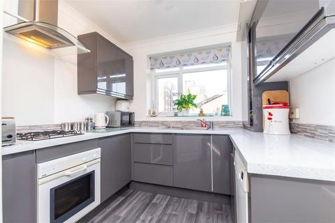 2 bedroom flat for sale, Victoria Court, Southport PR8