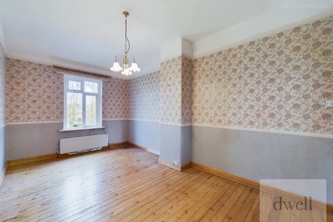 2 bedroom flat for sale, Stonegate Road, Moortown, Leeds, LS6